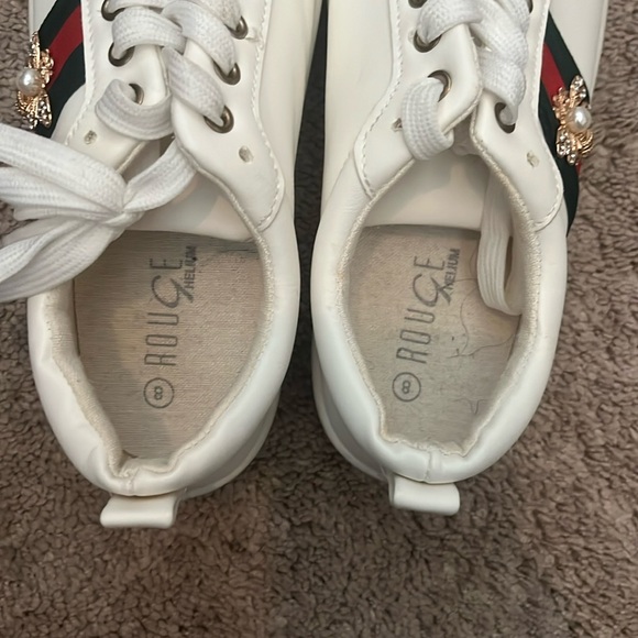 White Sneakers with Green and Red Accents - Size 8 - Picture 11 of 15